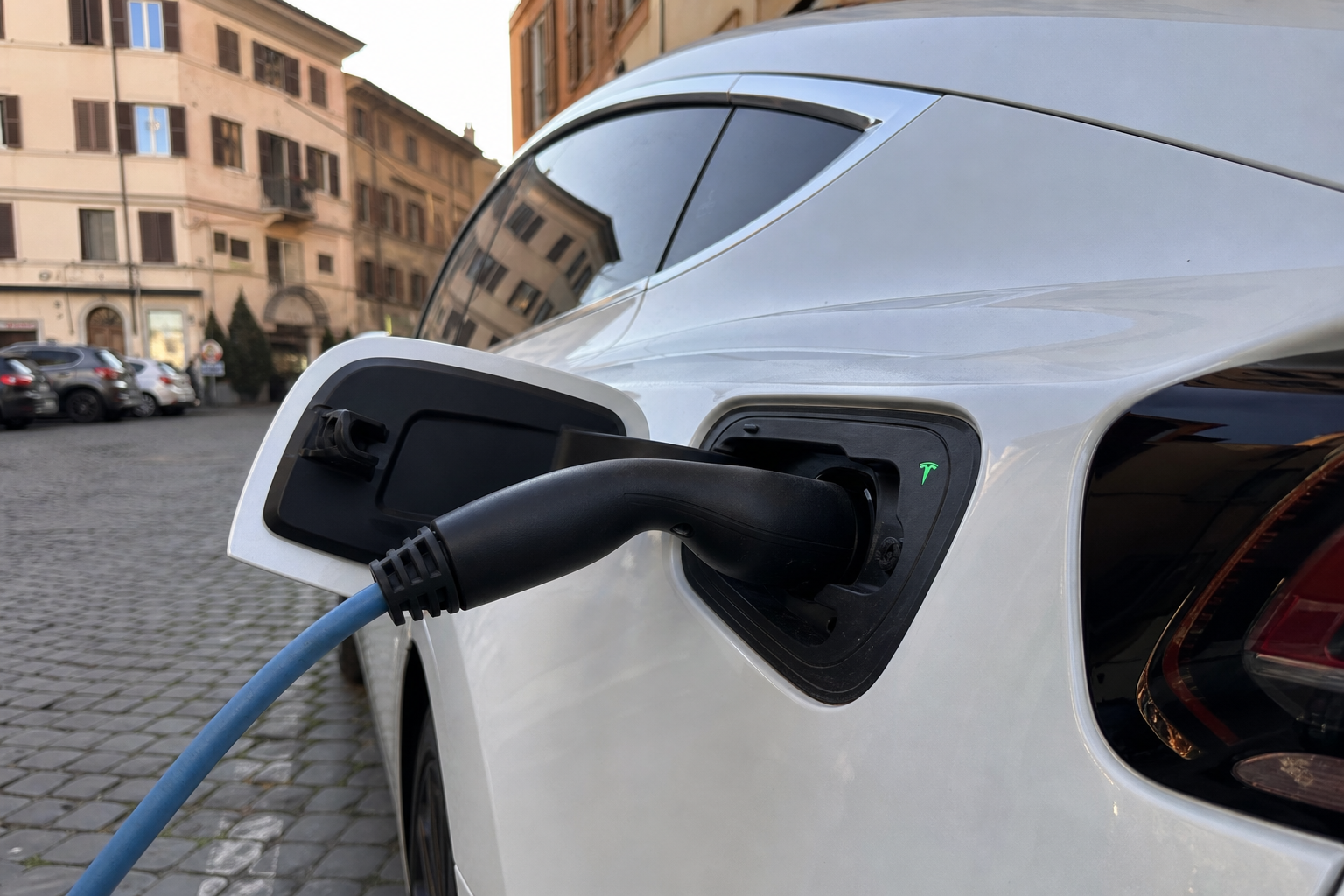 EU-rekord: Hver femte nye bil i Europa er nå elektrisk - og veksten akselererer i overraskende land