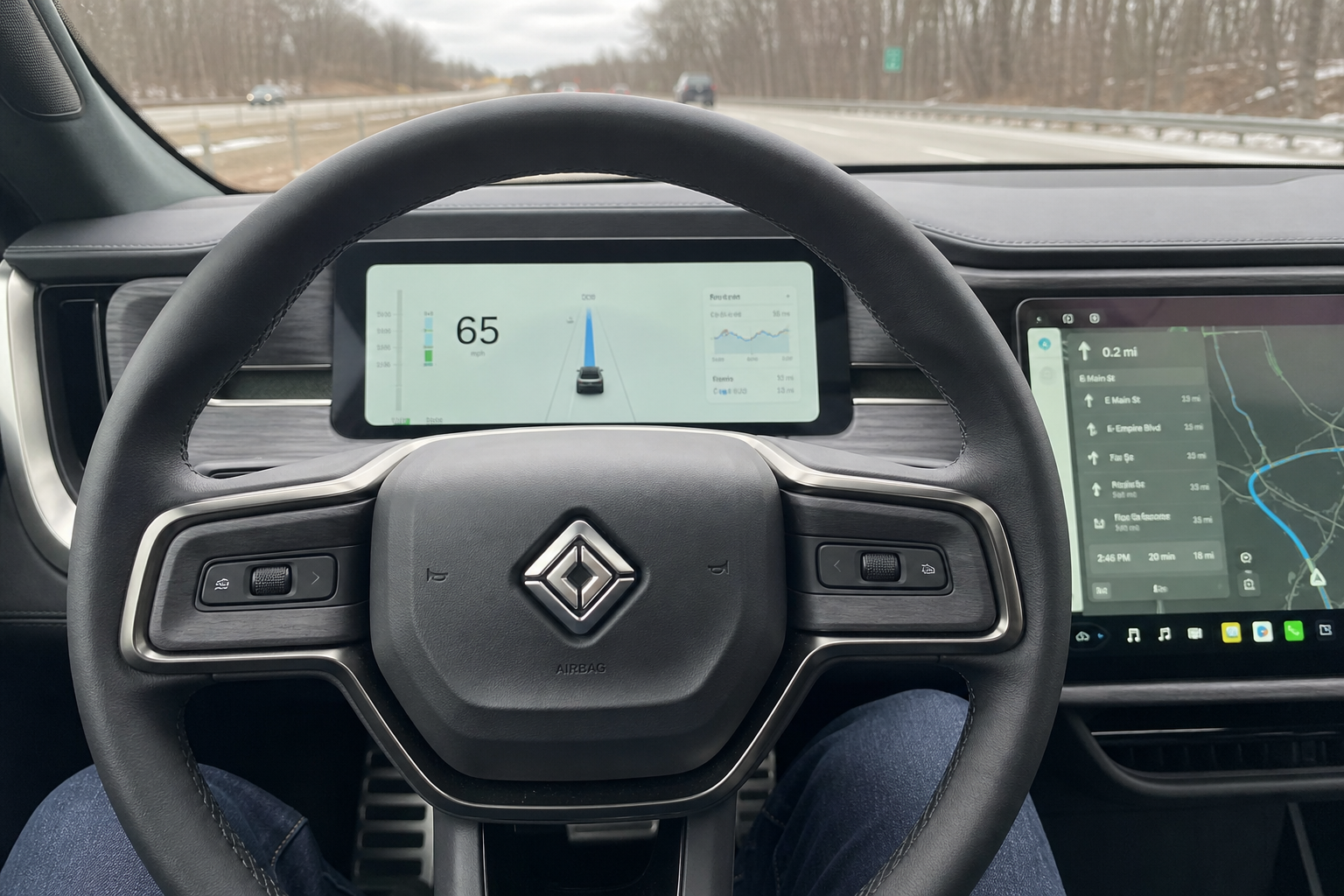 Rivian-sjefen lover hendene av rattet i 2027: Slik skal de slå Tesla FSD