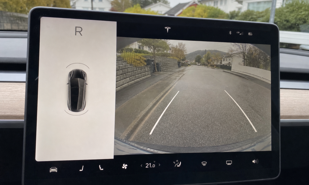 218 868 Tesla-biler tilbakekalt: Ryggekameraet kunne svikte ved rygging