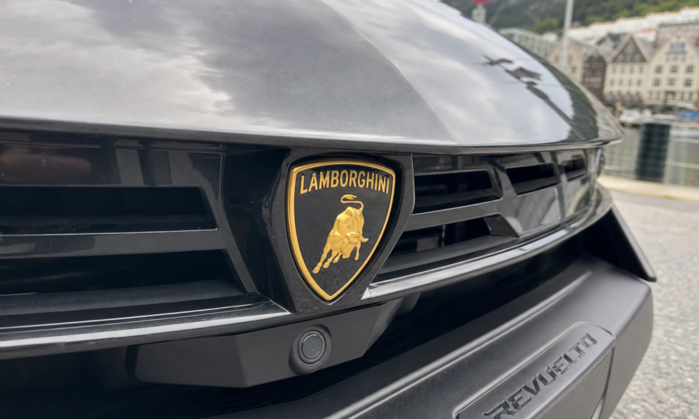 Lamborghini-sjef kaller full elbilsatsing en «dyr hobby»: – Finansielt uansvarlig