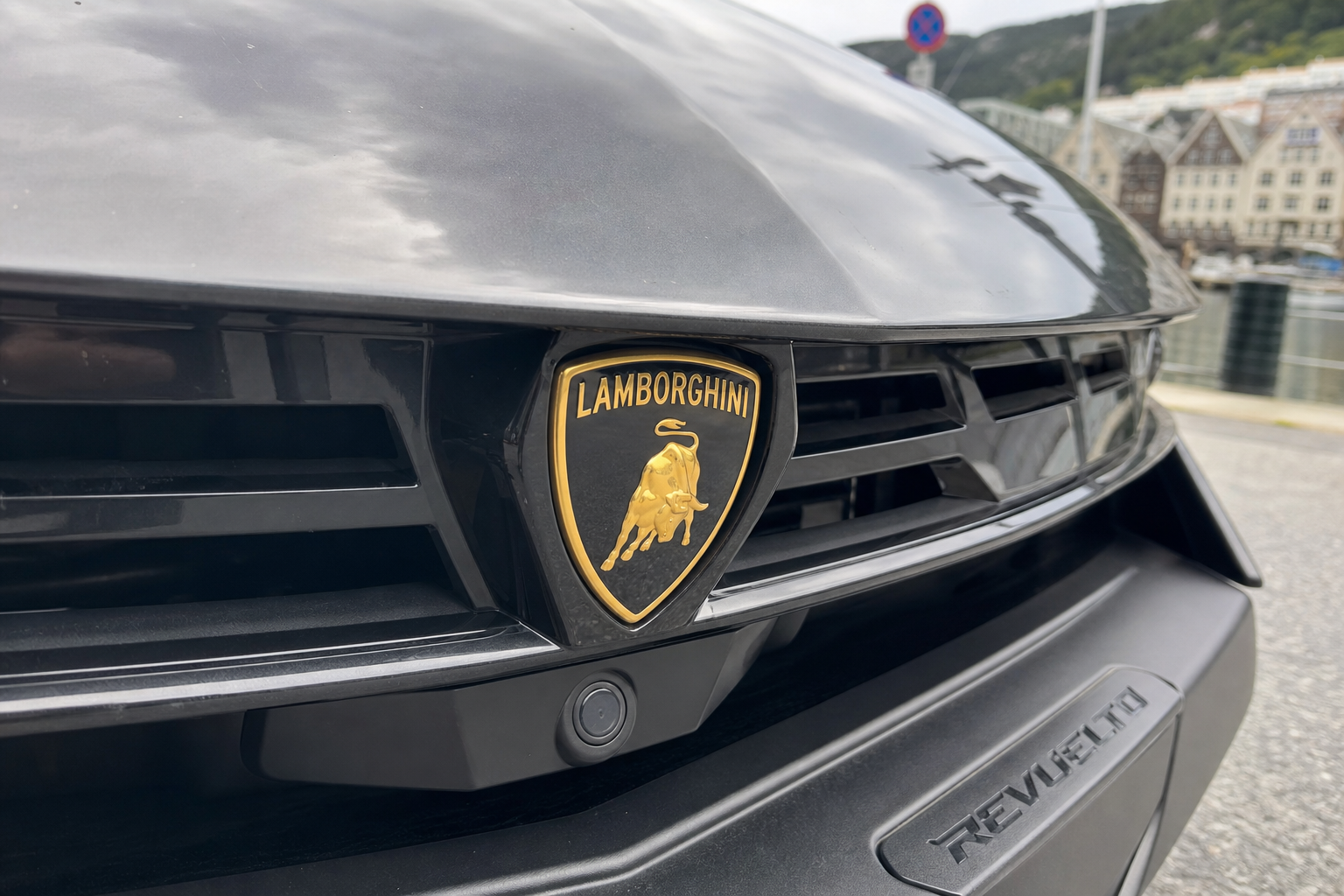 Lamborghini-sjef kaller full elbilsatsing en «dyr hobby»: – Finansielt uansvarlig