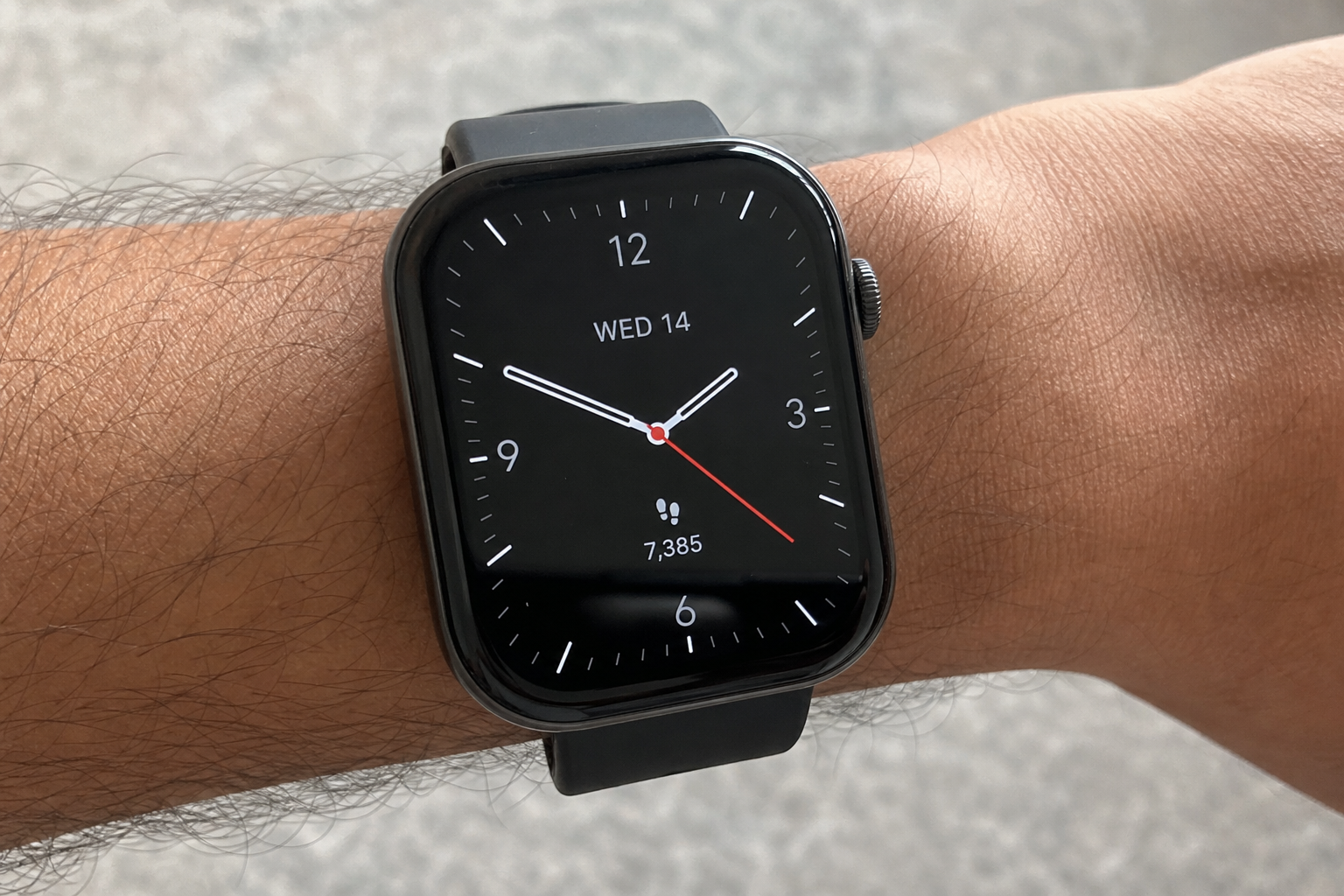 Honor Watch 6 lover 35 dagers batteri: Tre ganger lenger enn Apple Watch til halv pris