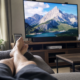 Sitter du for nært TV-en? Slik finner du perfekt sofa-avstand for 55, 65 og 75 tommer