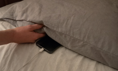 Derfor bør du ikke lade mobilen i senga om natten