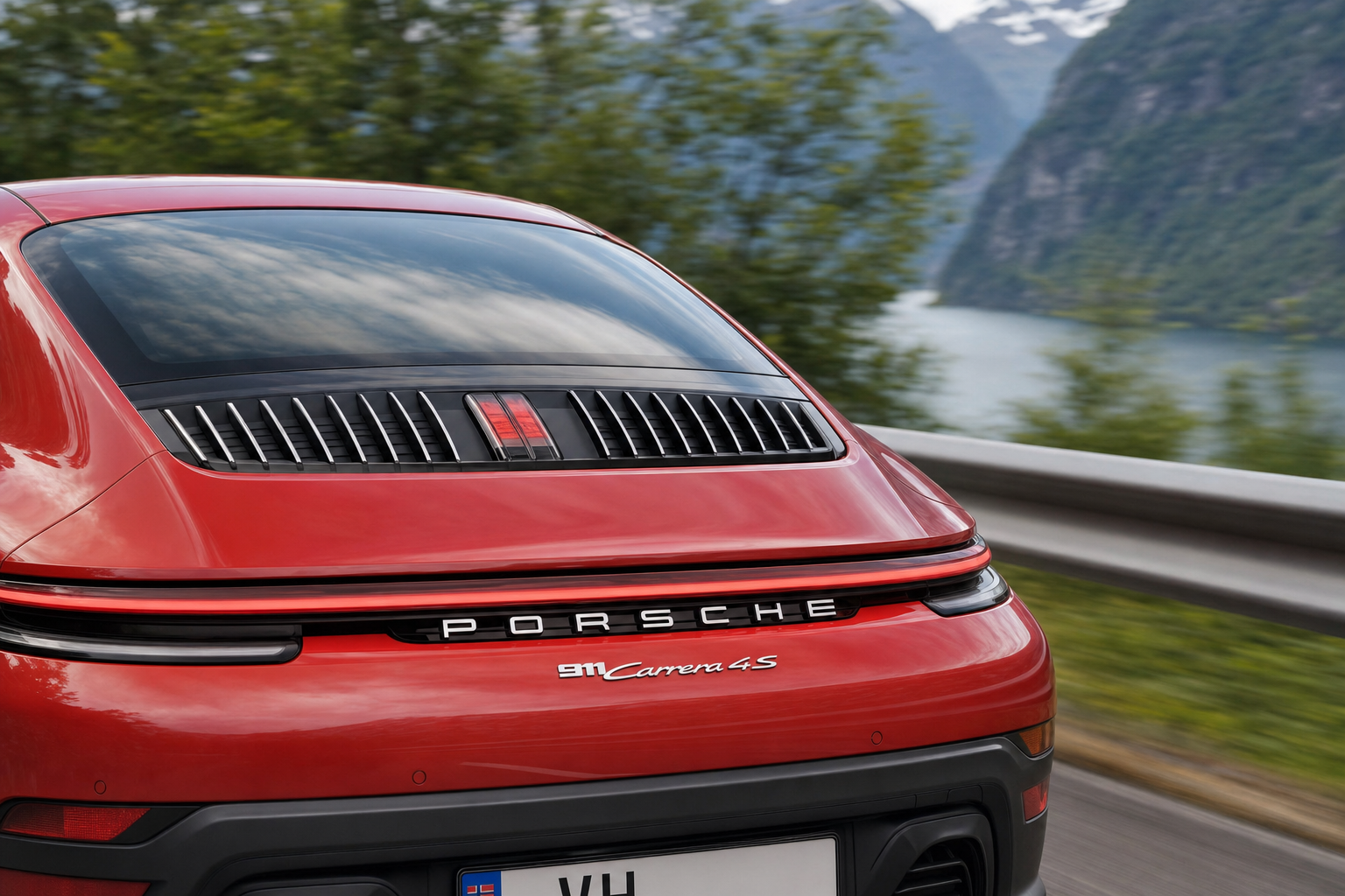 Porsche-sjefen avviste helelektrisk 911: Kaller hybriddrift et «livseliksir»