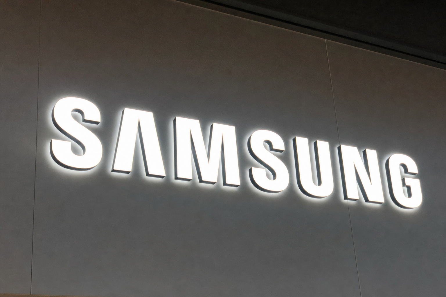 Samsung Galaxy Z Fold 8 Wide lekket i detalj: Lettere, bredere og med batteri som endelig holder