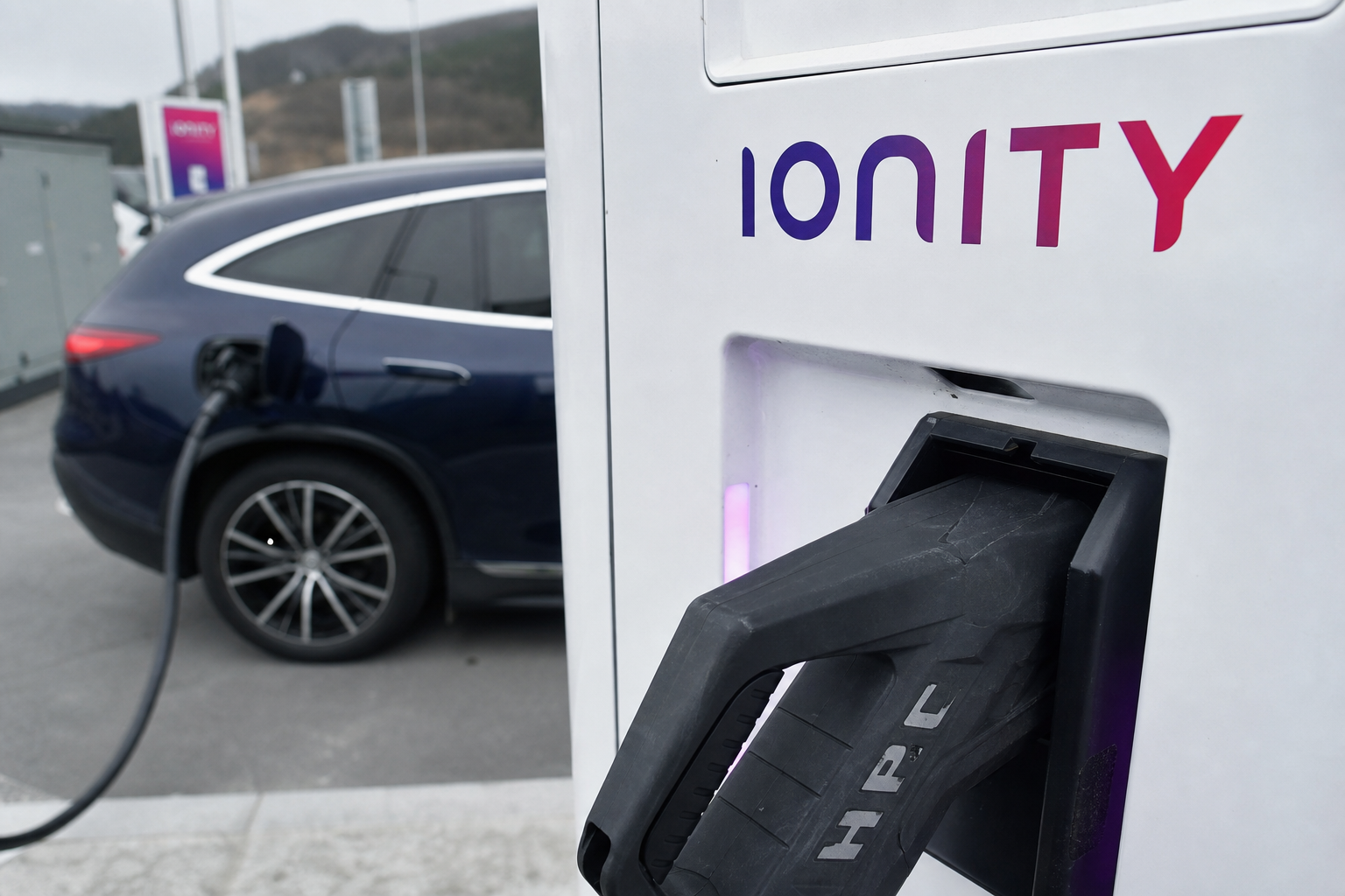 Ny rapport: 27 prosent av alle nye biler i verden er nå elektriske