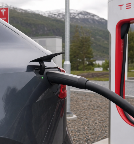 Tesla kutter Supercharger-medlemskapet til 9,99 euro - over 197 000 norske Tesla-eiere får billigere lading