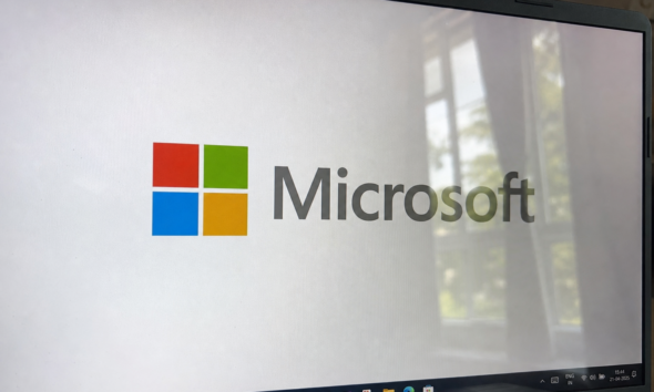 Microsoft frigjør seg fra OpenAI: MAI-Thinking-1 matcher Claude Opus på koding