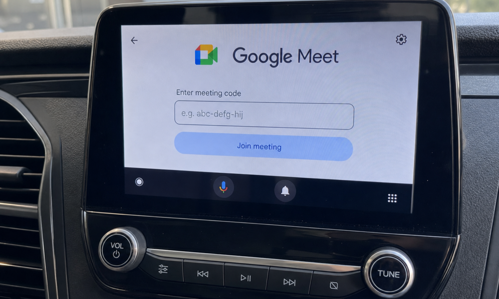 Google Meet kommer inn i bilen: Slik blir du med på videomøtet uten å røre telefonen