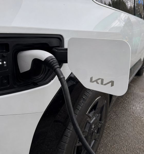 Kjører du 110 i stedet for 90 på motorveien? Så mye taper du i rekkevidde