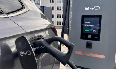 BYD lover 3.000 lynladere i Europa som fyller batteriet på fem minutter: Konkurrentene er ikke overbevist