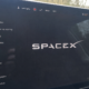 Musk lukket ikke døren for Tesla-SpaceX-fusjon: Analytiker hever sannsynligheten til 90 prosent