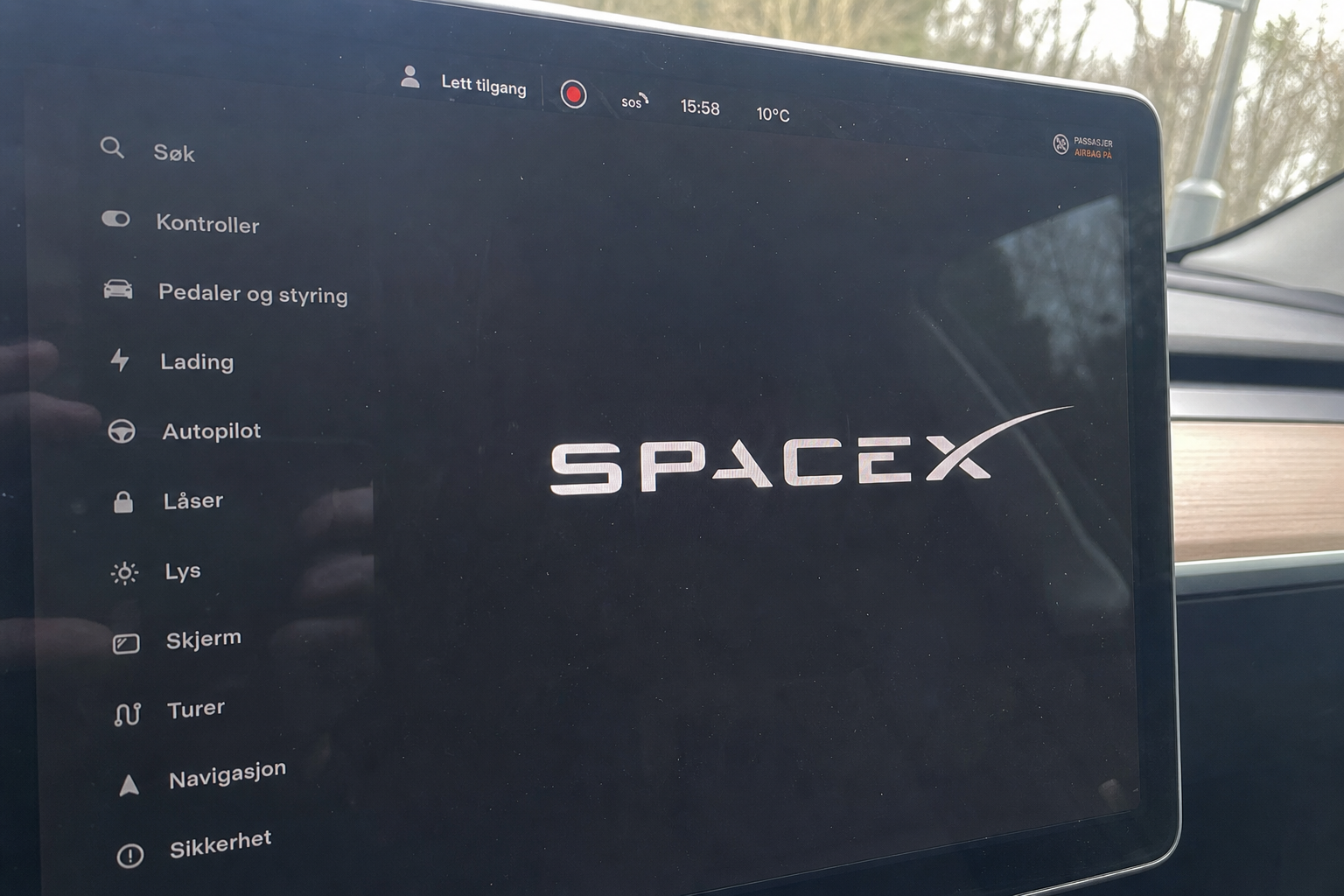 Musk lukket ikke døren for Tesla-SpaceX-fusjon: Analytiker hever sannsynligheten til 90 prosent