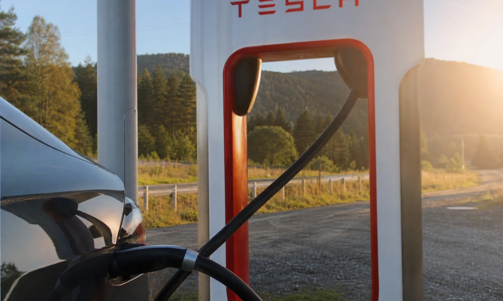 Tesla åpner gratis Supercharging i Frankrike og Spania mens skogbranner raser: Slik aktiverer du det
