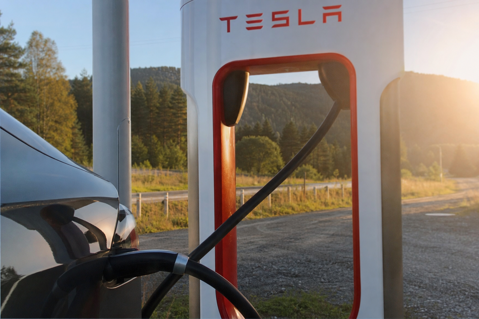 Tesla åpner gratis Supercharging i Frankrike og Spania mens skogbranner raser: Slik aktiverer du det