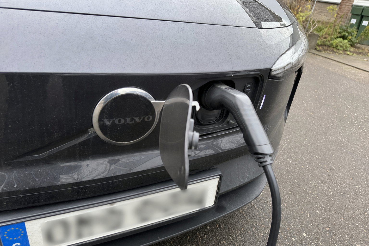 Eier du en Volvo EX30? Brannfare tvinger frem global tilbakekalling av 40.000 elbiler