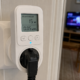 Standby stjeler opptil 10 prosent av strømregningen: Denne gadgeten avslører synderne