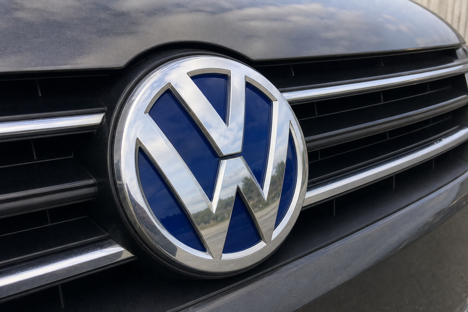 VW varsler historiens største sparerunde: Opptil 100.000 jobber på spill og hele merker kan forsvinne