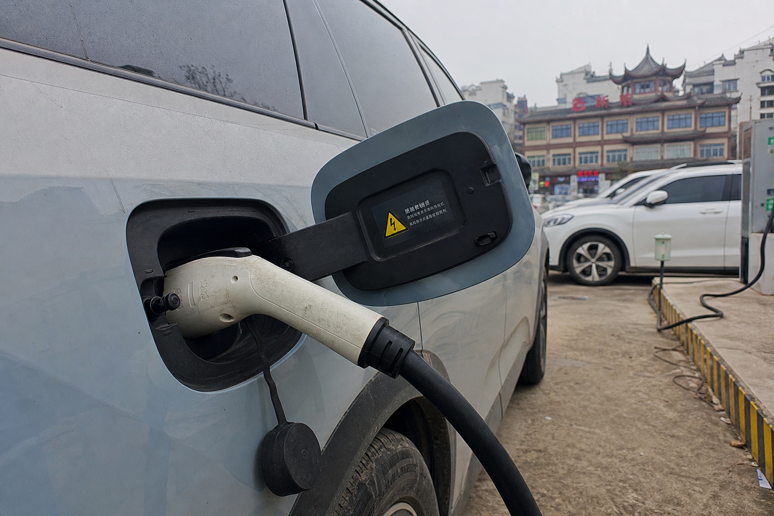 156 nye elbiler på seks måneder i Kina: Priskrigen kan utradere små produsenter