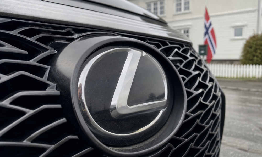 Toyota skroter flaggskip-elbil og må betale leverandørene milliarder