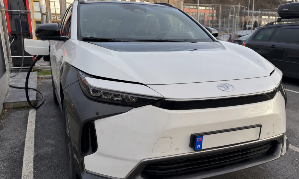 Toyota-sjokket: Globalt bilsalg stuper for fjerde måned på rad, men elbilsalget hopper 170 prosent