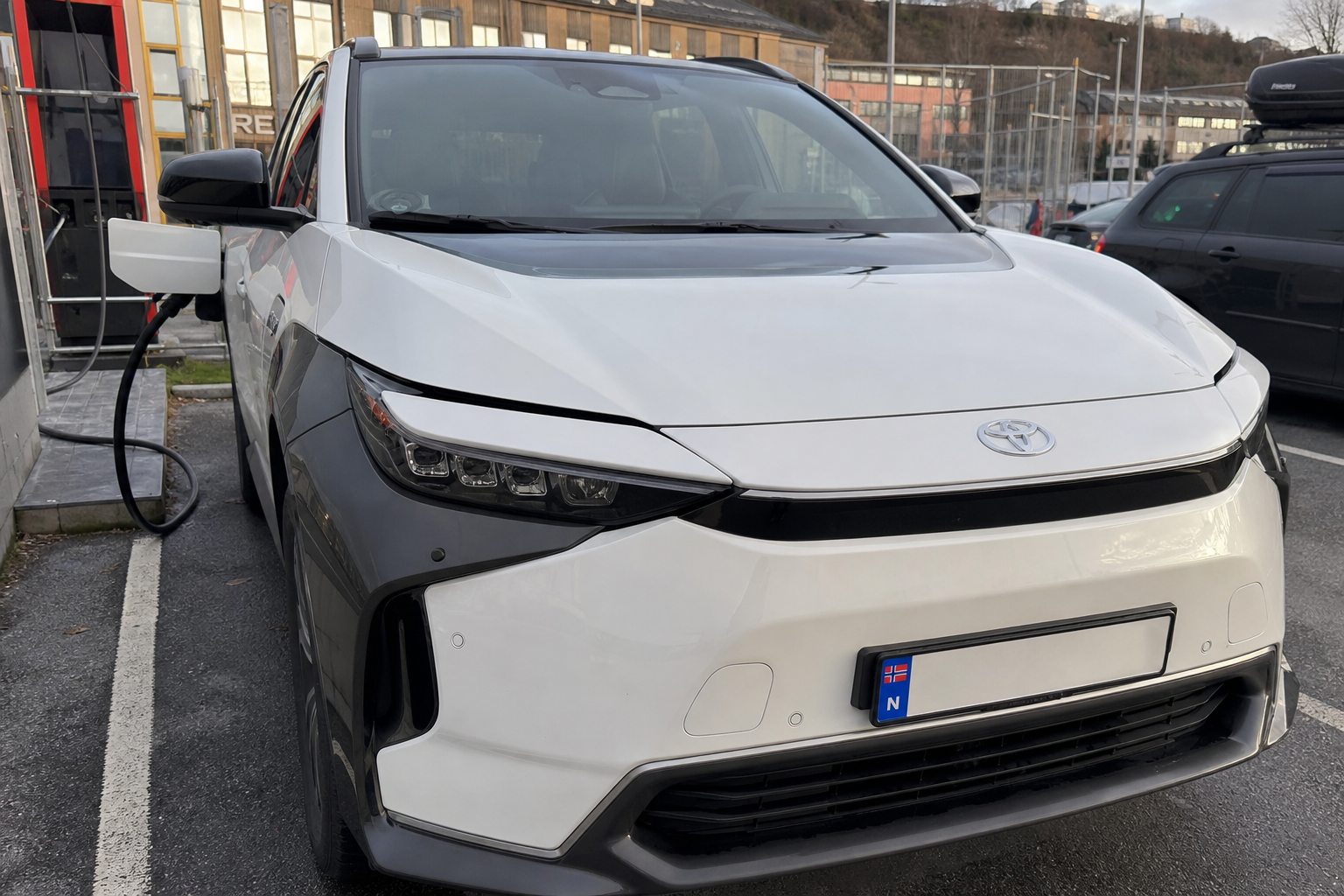 Toyota-sjokket: Globalt bilsalg stuper for fjerde måned på rad, men elbilsalget hopper 170 prosent