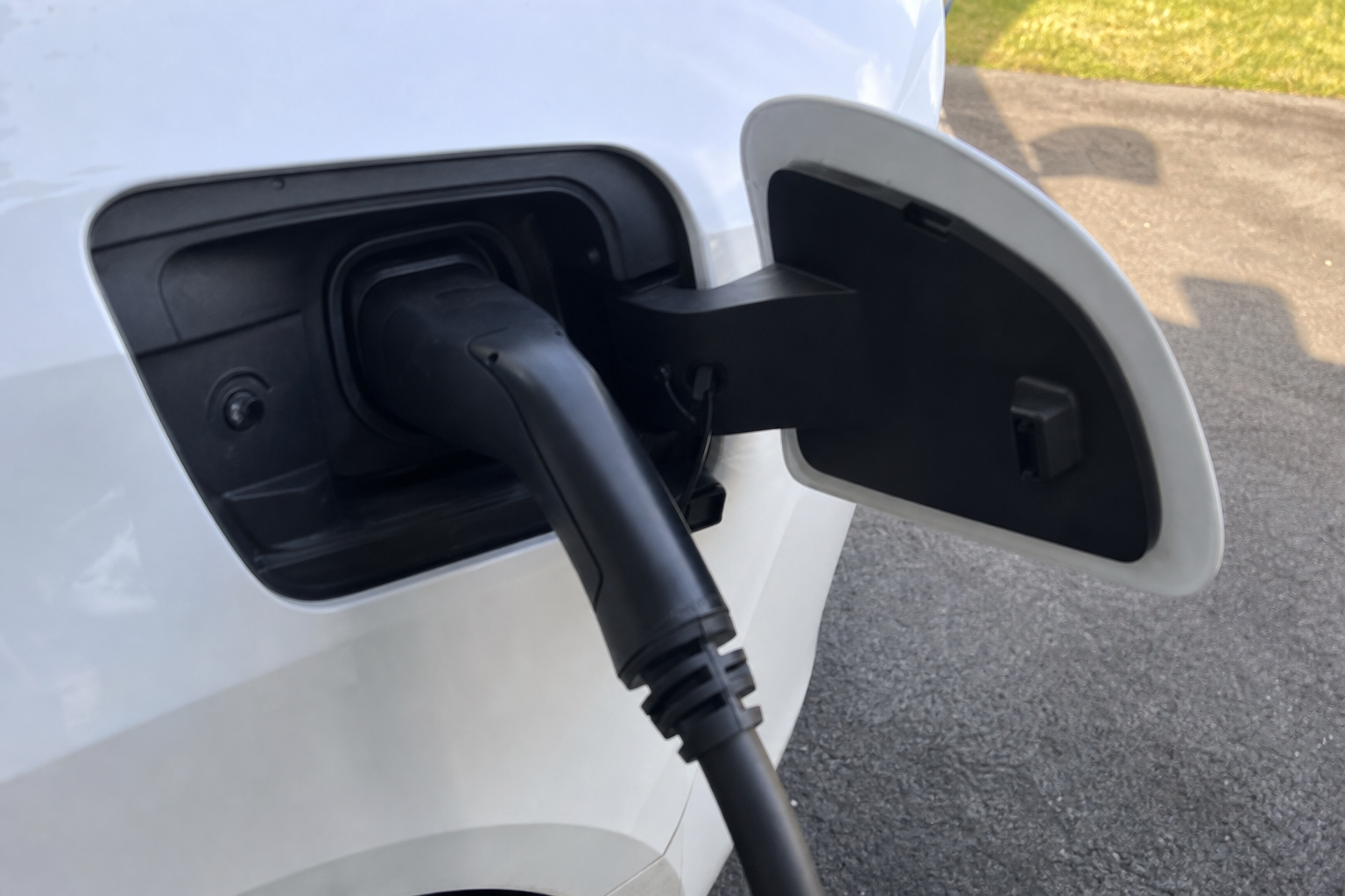 7 ting du MÅ sjekke før du kjøper brukt elbil i 2026