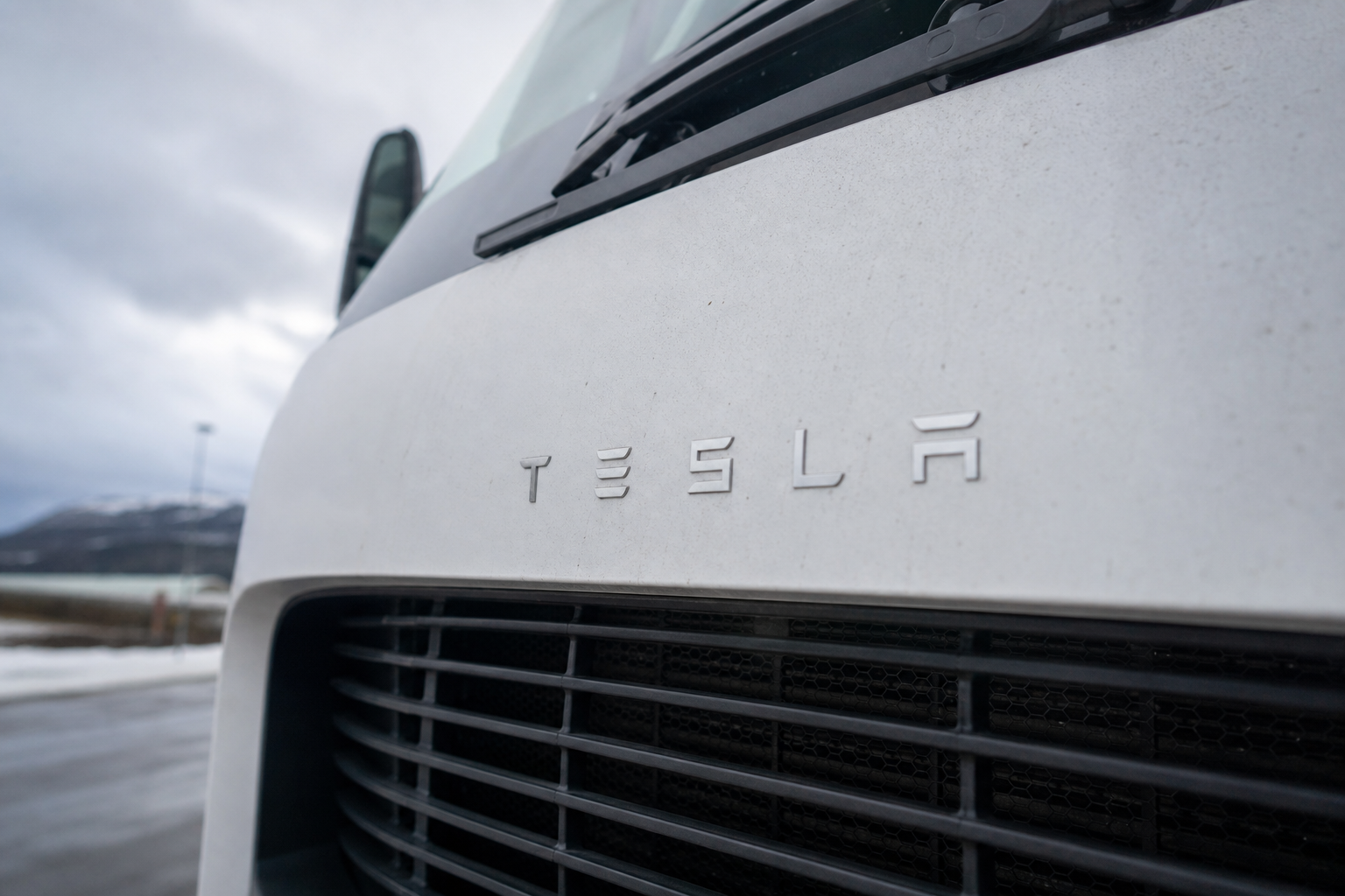 Musk lover Tesla Semi selvkjøring «mot slutten av året»: Listen over brutte løfter er lang