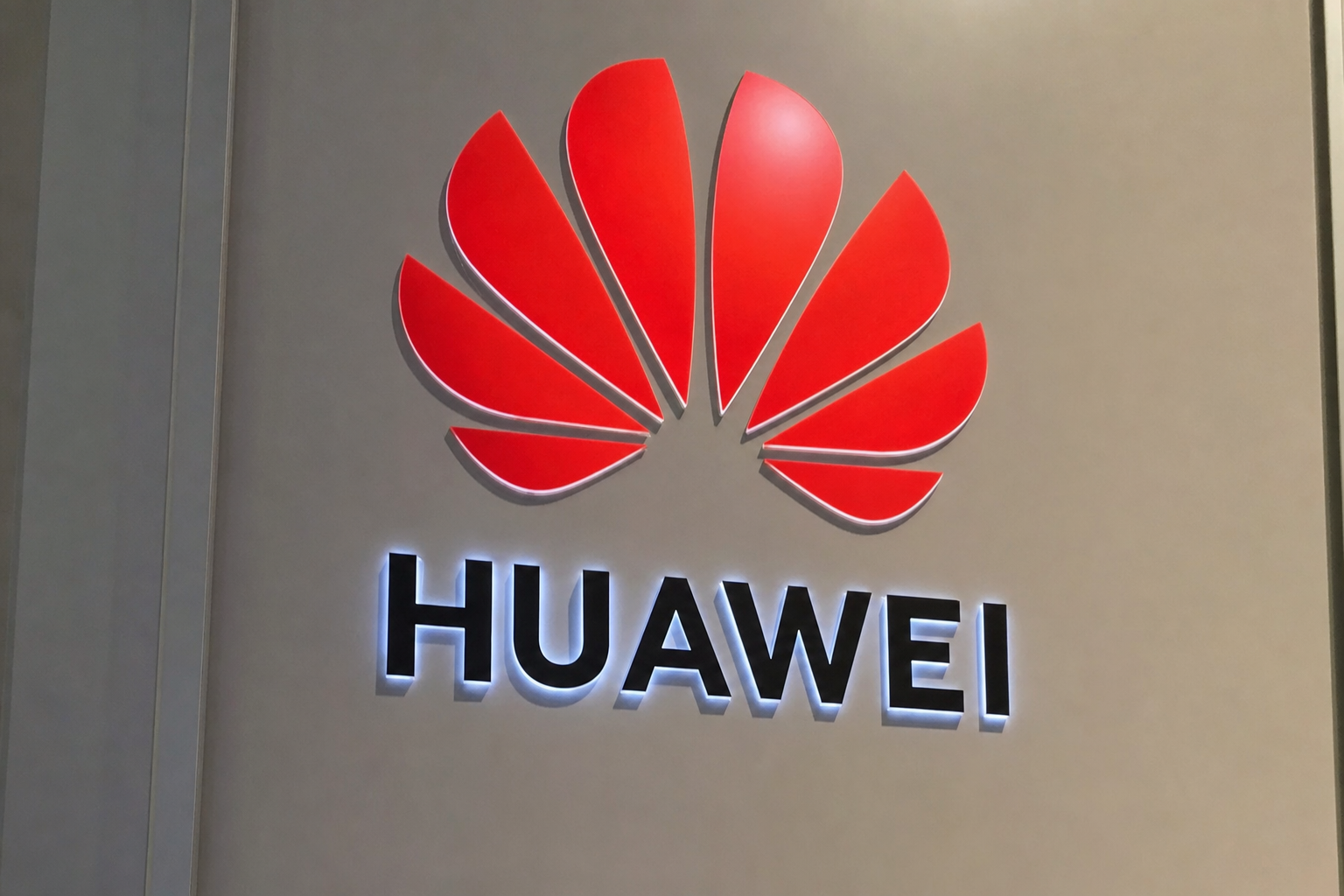 Huawei tilbake med globalt flaggskip: 200 MP telekamera skal utfordre Apple og Samsung