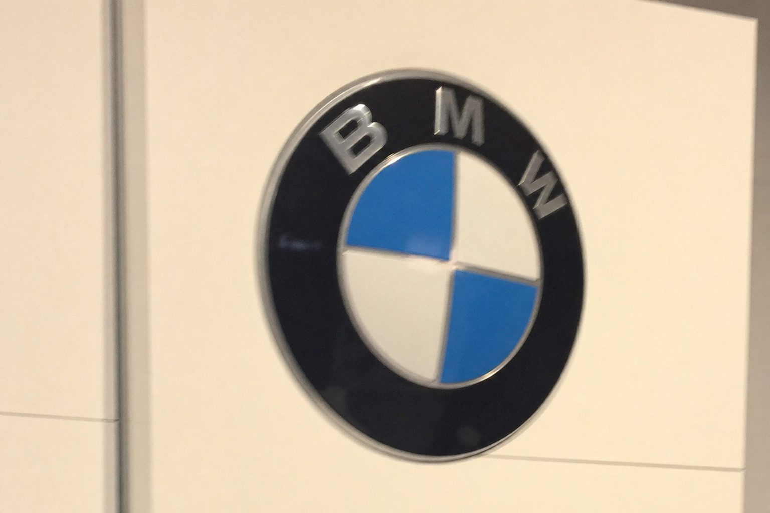 BMW bygger den elektriske cabrioleten alle andre ga opp: i4 Convertible spionbilder ute