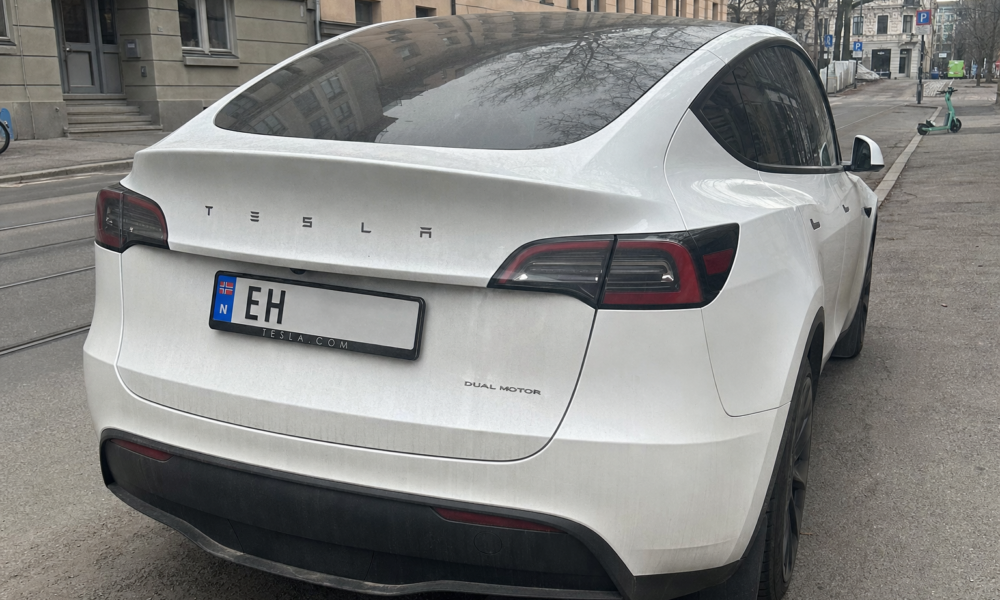 Tesla-salget stuper 43 prosent i Norge: Momsgrensen på 300.000 kroner biter