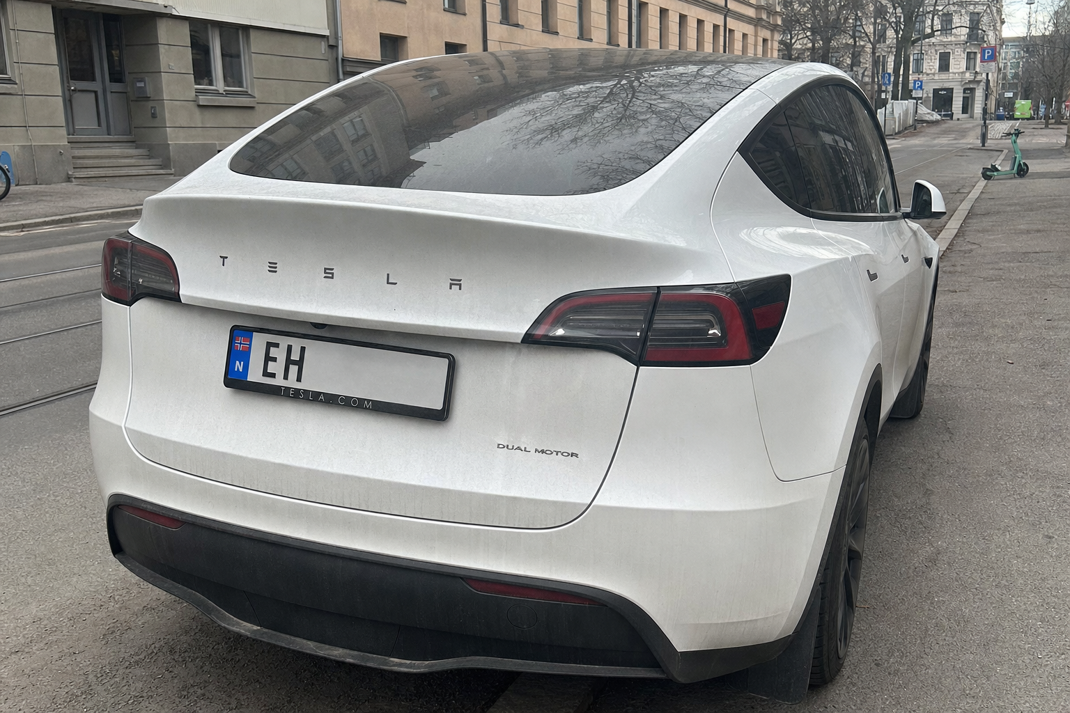 Tesla-salget stuper 43 prosent i Norge: Momsgrensen på 300.000 kroner biter