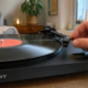 Sony hyller vinylens varme mens spillerne raser mot slutten på fysiske PS-disker: Timingen kunne ikke vært verre