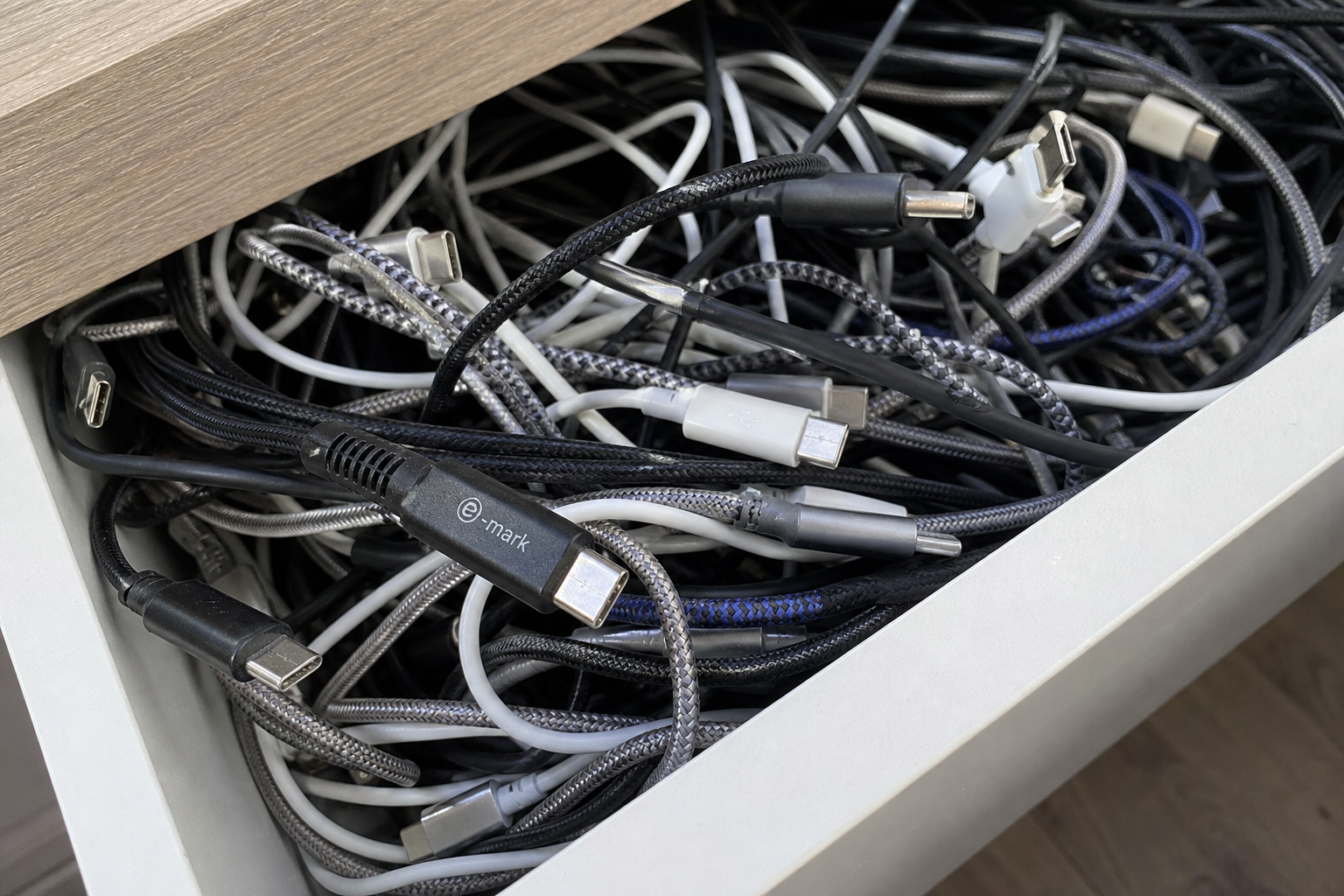 Har du en skuff full av USB-C-kabler? Denne detaljen avgjør om telefonen lader på halv fart