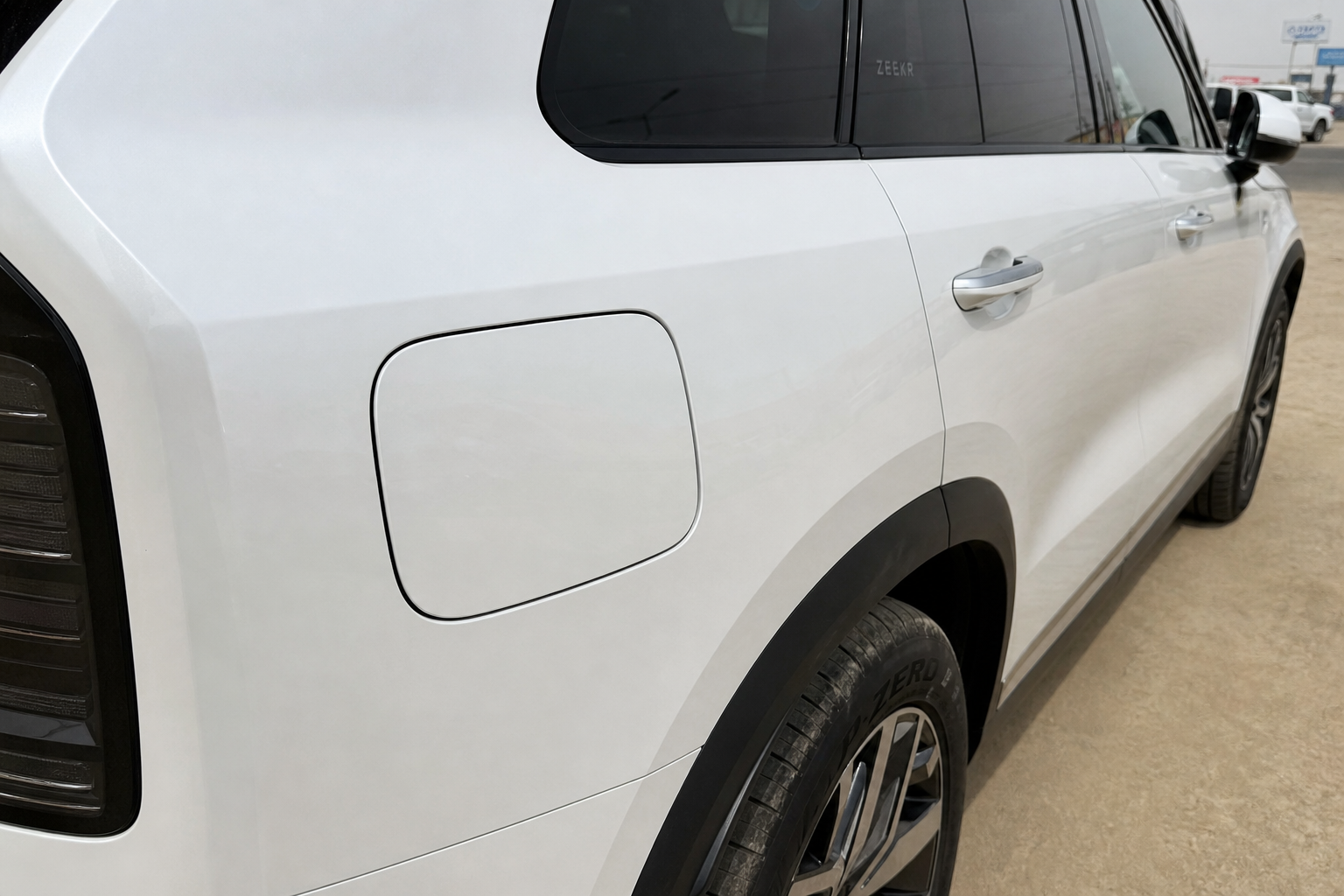 Kinesisk luksus-SUV lammet eieren i 30 timer