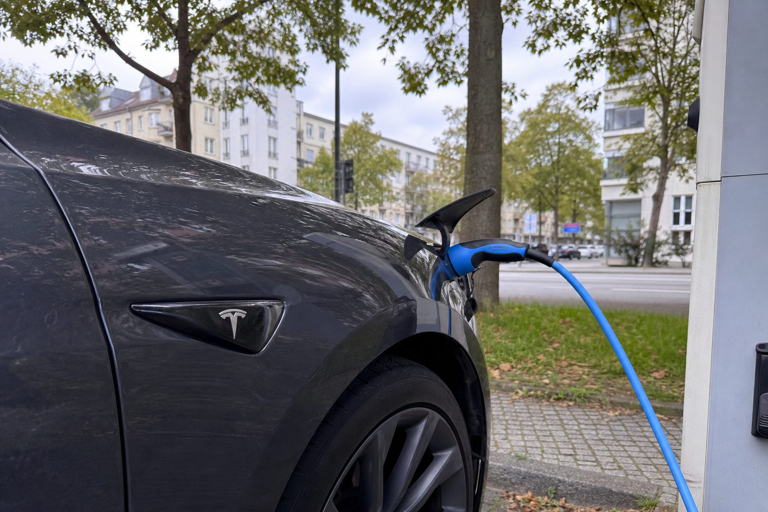 Tysk studie: Elbilstøtte på 3 milliarder euro gjorde elbilene dyrere, ikke billigere