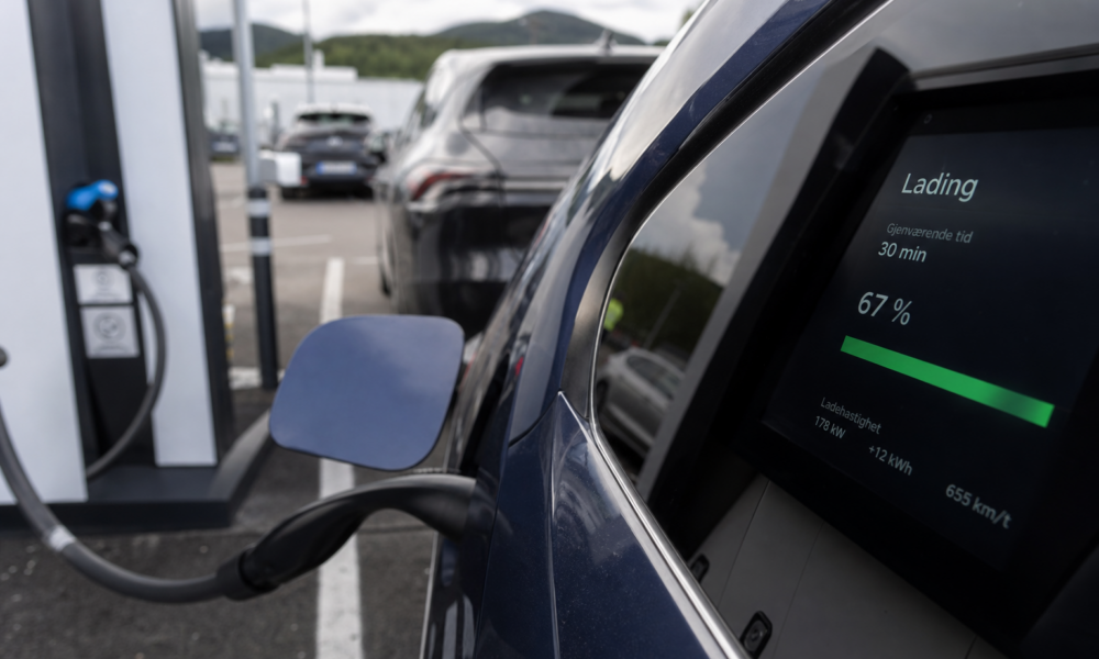 Batterikostnadene stupte 35 prosent: Ny tysk studie forklarer hvorfor elbilprisen din står stille