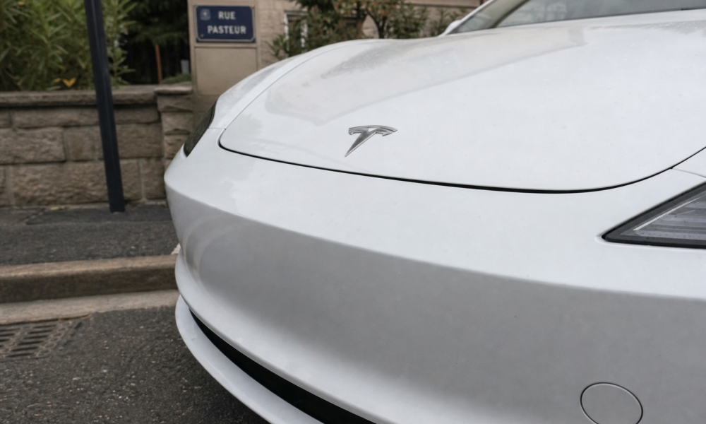 Frankrike stopper Tesla FSD: Ministeren peker på fartsoverskridelser og manglende årvåkenhet