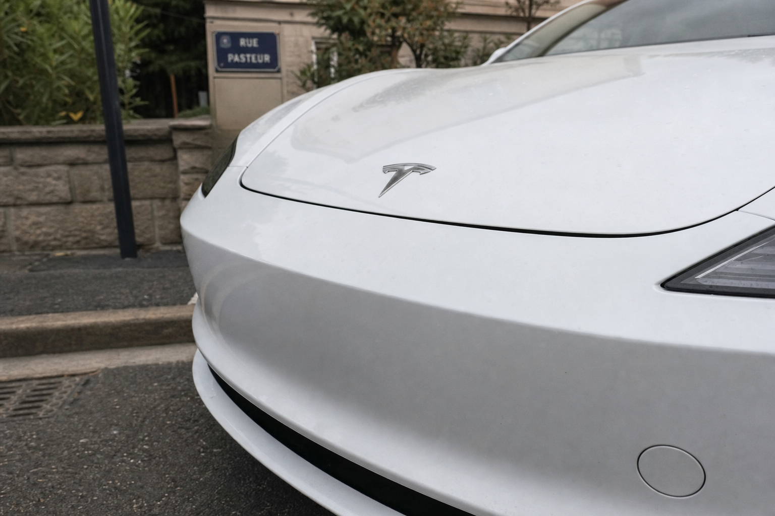 Frankrike stopper Tesla FSD: Ministeren peker på fartsoverskridelser og manglende årvåkenhet