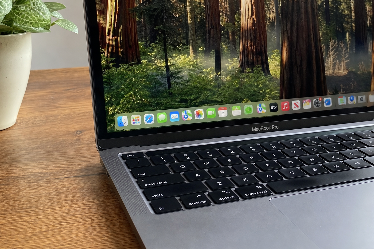 Apple avslører MacBook-veikart: M6 til høsten, stor redesign med berøringsskjerm i 2027