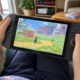 Switch 2 eller PlayStation 5 til barnebarna: Slik velger du riktig konsoll før prisene stiger igjen