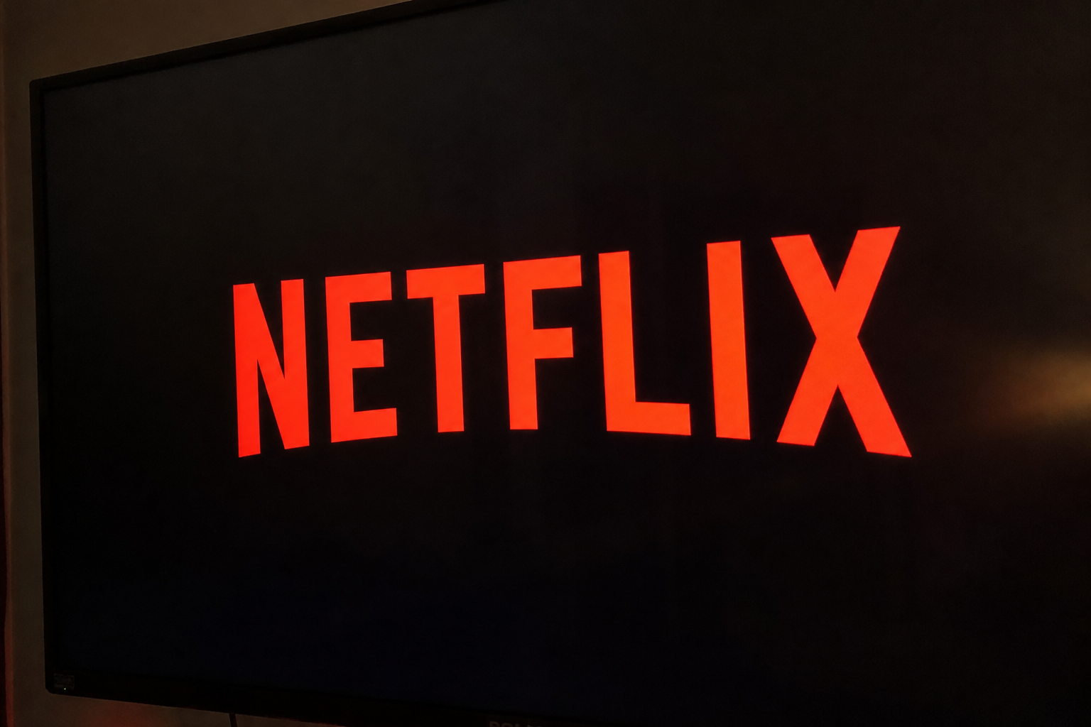 Strømmeregningen har passert tusenlappen: Slik kutter du prisene på Netflix og de andre