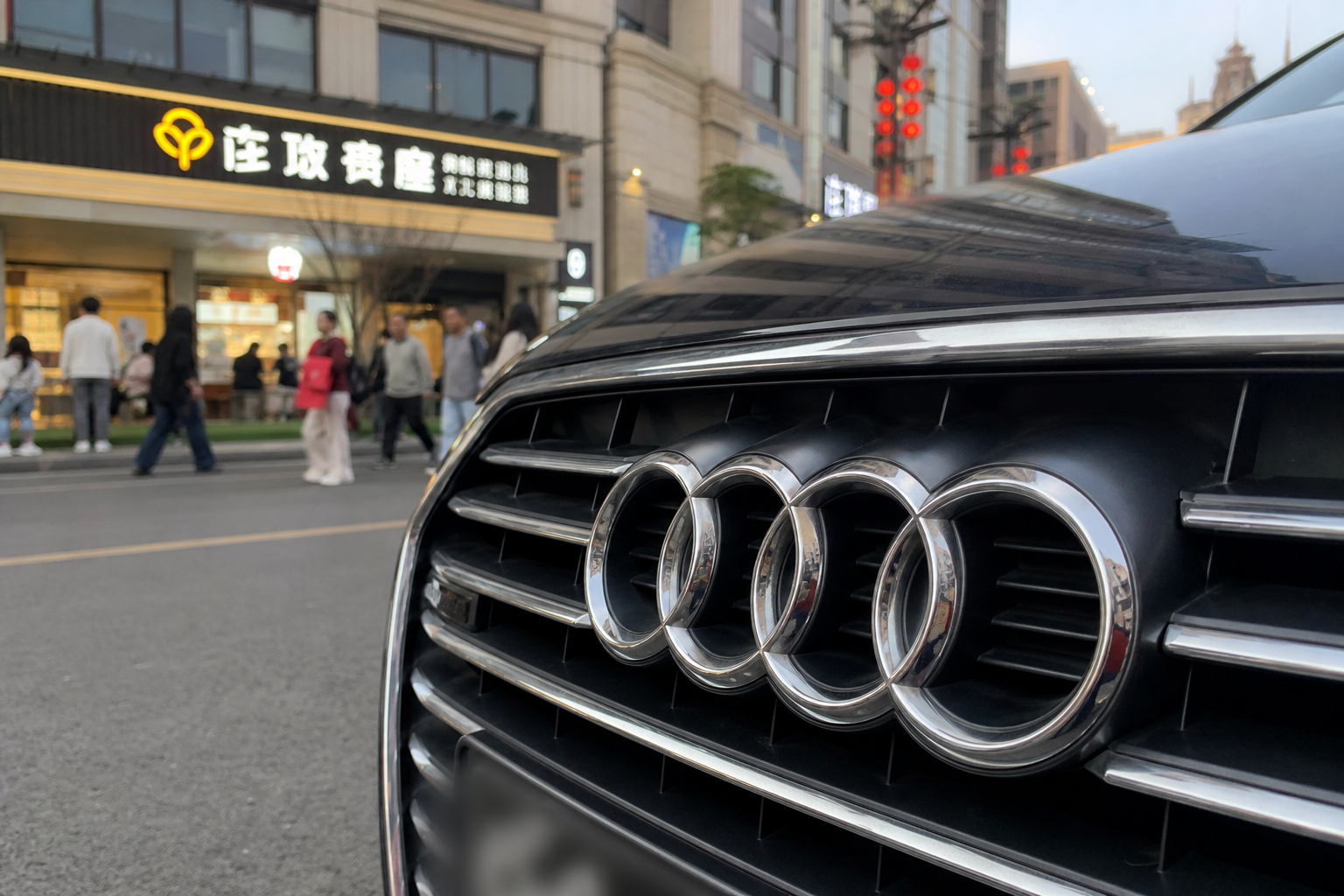Audi, BMW og Mercedes bygger biler i Kina - men ingen vil kjøpe dem: Kineserne har allerede snudd spillet