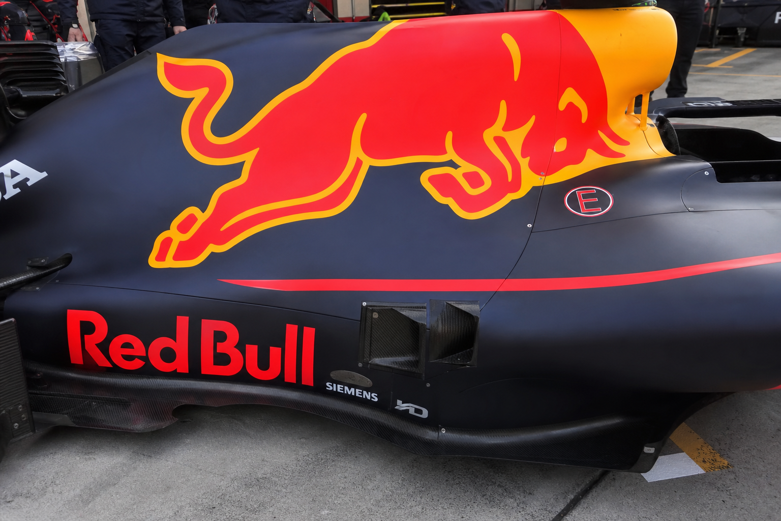Red Bull tilbyr Verstappen ny flerårig kontrakt: Mener de har alle kortene