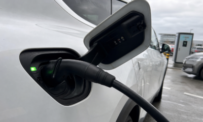 Historisk skifte: Elbiler og hybrider slår for første gang bensin og diesel i Europa