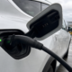 Historisk skifte: Elbiler og hybrider slår for første gang bensin og diesel i Europa