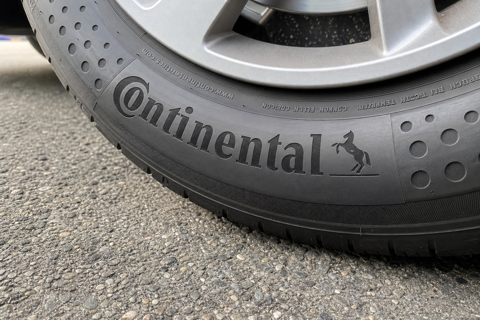 Gratis rekkevidde-boost til Renault-elbiler: Nye dekk fra Continental gir opptil 30 km ekstra