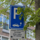 Eksperiment i Nederland: Bensinbiler får snart lov til å parkere på elbilladere når de er ledige