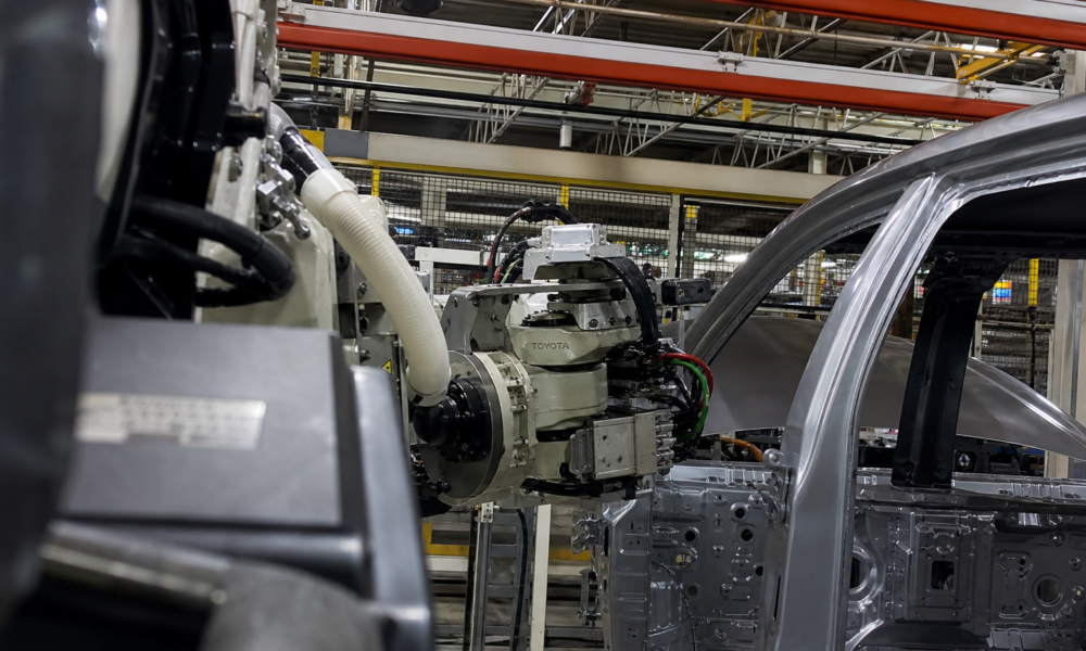 Nvidia tar grepet i japansk industri: Toyota-bilene dine bygges snart av selvlærende roboter